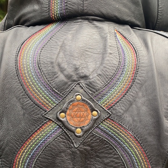 Anahata 💚 Designs Leather Jacket w/ hood and removable sleeves Handmade in Bali - Picture 3 of 15